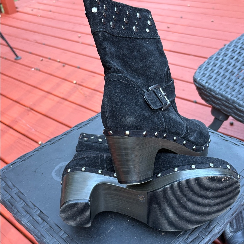Women's Black Heeled Boots - Picture 4 of 5